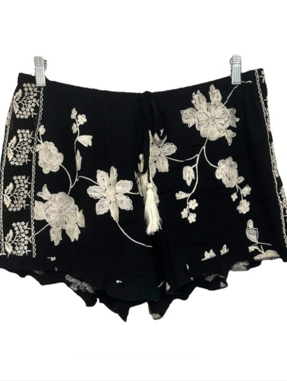 A Beautifil Soul Black Embroidered Floral Shorts Size L  Boho  Tassel